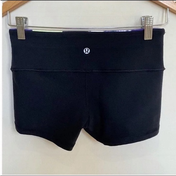 Lululemon Athletica Boogie Short Yoga Short Black Reversible 6 - Picture 2 of 3
